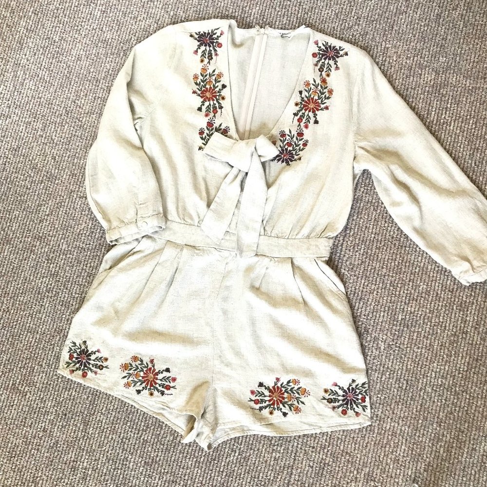 Blu Pepper Tan Floral Embroidered Tie Front Romper Size L